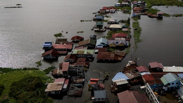 Topan Co-may Terjang Filipina, Desa-Desa Terendam Banjir