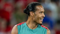 7. Virgil Van Dijk (Liverpool). Digaji 405.948 euro (Rp 7,713 miliar) per pekan.  Foto: Getty Images/Eurasia Sport Images