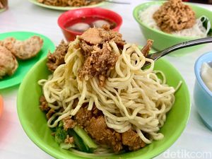 Yuk! Sarapan Bakmi Legendaris Enak di Tempat Bekas Toko Kelontong Yuk! Sarapan Bakmi Legendaris Enak di Tempat Bekas Toko Kelontong