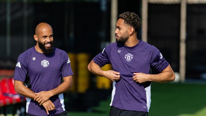 CHICAGO, ILLINOIS - JULY 23: (EXCLUSIVE COVERAGE) Bryan Mbeumo, Matheus Cunha of Manchester United in action during a first team training session as part of their pre-season tour of the USA at Endeavor Health Performance Center on July 23, 2025 in Chicago, Illinois. (Photo by Ash Donelon/Manchester United via Getty Images)