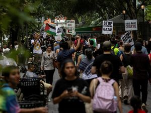 Aksi Solidaritas Gaza Warnai Jalanan New York Aksi Solidaritas Gaza Warnai Jalanan New York