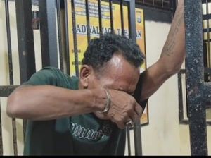 Tak Direstui-Diancam Anak Pacar, Kakek Ini Nangis di Polsek Makassar Tak Direstui-Diancam Anak Pacar, Kakek Ini Nangis di Polsek Makassar