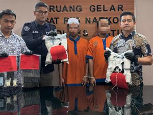 2 Pengedar Belasan Ribu Pil Double L di Kota Batu Diringkus 2 Pengedar Belasan Ribu Pil Double L di Kota Batu Diringkus