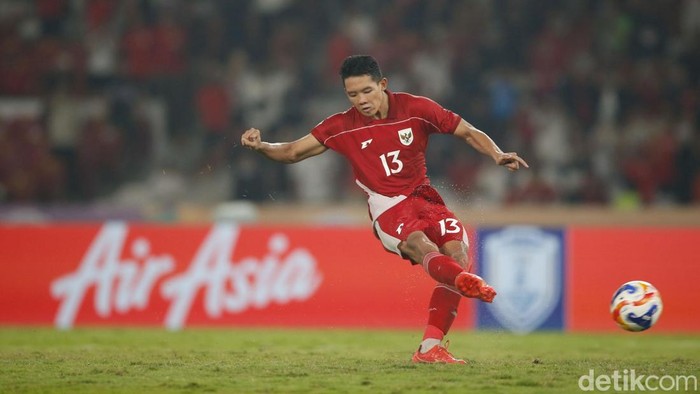 Euforia Timnas Indonesia ke Final Piala AFF U-23 2025 Timnas Indonesia U-23 ke final Piala AFF U-23 2025. Garuda Muda menang adu penalti lawan Thailand U-23, usai berimbang 1-1 dalam 120 menit di Stadion Utama Gelora Bung Karno, Senayan, Jumat (25/7/2025).