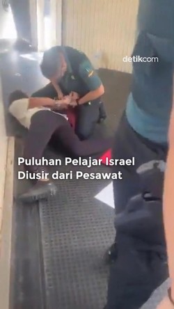 Video Puluhan Pelajar Israel Diusir dari Pesawat
