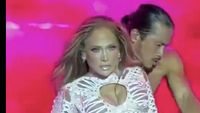 6 Gaya JLo Pakai Bodysuit di Konser, Penampilan Vulgarnya Dihujat