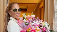 Viral Gaya Jennifer Lopez Pose di Depan Paparazzi, Tingkahnya Disebut 'Diva'