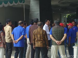 Tiba di Reuni Fakultas Kehutanan, Jokowi Disambut Sekretaris UGM
