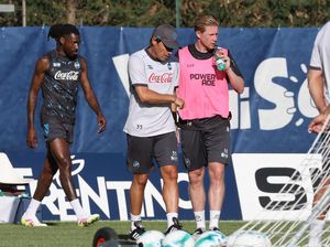 Beda Conte dan Guardiola di Mata De Bruyne