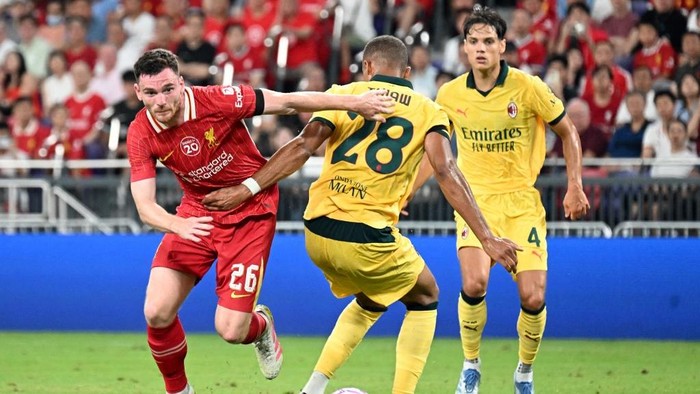 AC Milans Malick Thiaw (C) fights for the ball with Liverpools Andy Robertson (L) during their friendly exhibition football match at the Kai Tak Stadium in Hong Kong on July 26, 2025. (Photo by Peter PARKS / AFP)