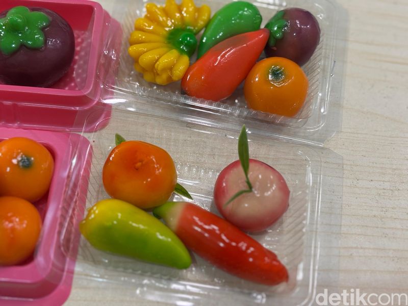 Luk chup banyak dijajakan di Pasar Kue Subuh Senen.