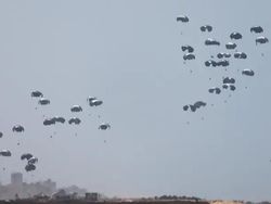 Pilu! Anak 15 Tahun Tewas Tertimpa Kotak Bantuan di Gaza