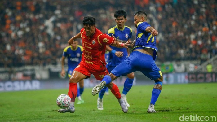 Persija Jakarta Tumbangkan Arema FC 3-0 Persija Jakarta melawan Arema FC di laga uji coba. Macan Kemayoran menang mutlak tiga gol tanpa balas.