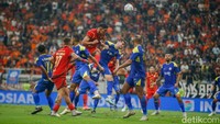 Persija memperbesar keunggulan menjadi 3-0 di menit ke-61. Gustavo Franca merobek gawang Arema FC setelah bola tembakannya berbelok arah karena mengenai kaki lawan.