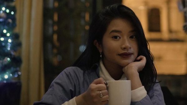 Pose Cantik Adira Kania, Putri Ikke Nurjanah Saat Asyik Kulineran