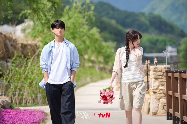 Potret Kim Min Kyu dan Choi Yun Ji dalam drama 'Love, Take Two'