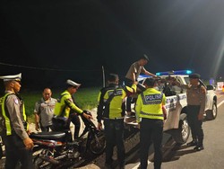 Patroli Balap Liar di Jalur Lintas Utara Lamongan Sita 9 Motor