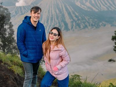 Rendy Kjaernett Nikmati Bromo Bareng Istri Sebelum Diterpa Gosip