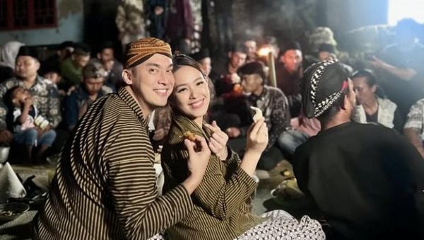 Rendy Kjaernett Saat Ngemil Pisang Goreng dan Makan Bersama Lady Nayoan