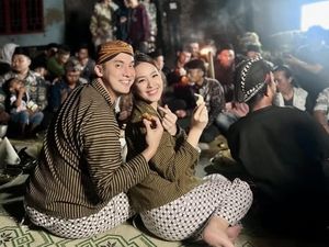 Rendy Kjaernett Saat Ngemil Pisang Goreng dan Makan Bersama Lady Nayoan Rendy Kjaernett Saat Ngemil Pisang Goreng dan Makan Bersama Lady Nayoan