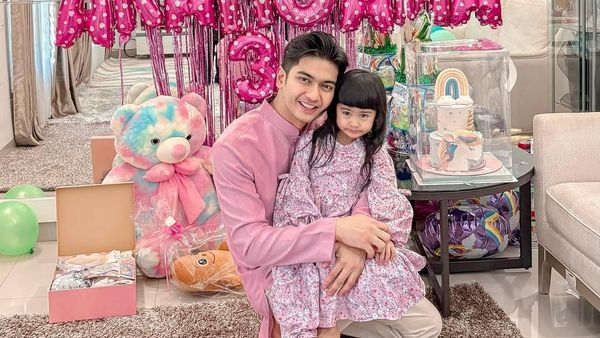 Doa Menyentuh Teuku Ryan Untuk Moana yang Ultah Ketiga