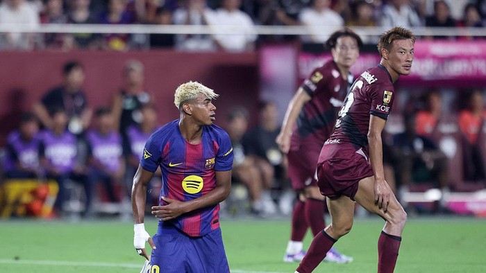 KOBE, JAPAN - JULY 27: Barcelonas Lamine Yamal rises to his feet after being tackled during the preseason friendly between Vissel Kobe and FC Barcelona at Noevir Stadium Kobe on July 27, 2025 in Kobe, Hyogo, Japan. (Photo by Paul Miller/Getty Images)