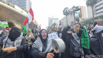 Aksi Solidaritas Long March ke CFD HI, Suarakan 'Stop Starving Gaza'