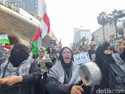 Aksi Solidaritas Long March ke CFD HI, Suarakan Stop Starving Gaza