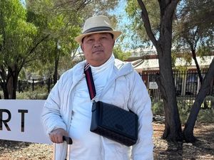 MAKI Ngaku Dapat Info Harun Masiku Sempat di NTT, Minta KPK Segera Tangkap MAKI Ngaku Dapat Info Harun Masiku Sempat di NTT, Minta KPK Segera Tangkap