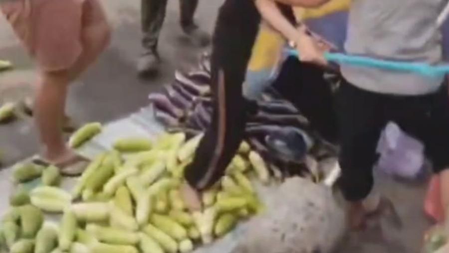 Video: Gara-gara Ejekan, Dua Pedagang di Gowa Adu Jotos