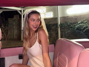 Putri Steve Jobs Resmi Menikah, Acaranya Digelar Mewah dan Dijaga Ketat Putri Steve Jobs Resmi Menikah, Acaranya Digelar Mewah dan Dijaga Ketat