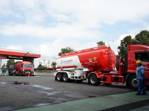 Pertamina Ubah Rute Suplai BBM Imbas Gumitir Ditutup dan Macet Ketapang Pertamina Ubah Rute Suplai BBM Imbas Gumitir Ditutup dan Macet Ketapang