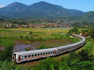 Trik Naik Kereta Jakarta-Bandung Cuma Rp 16.000