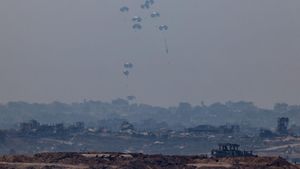 Langit Gaza Dipenuhi Parasut Bantuan Kemanusiaan