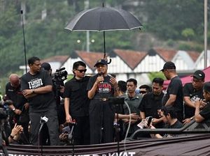 Gagal Bawa Investasi Usai Kunjungan ke Eropa, PM Anwar Ibrahim Diminta Mundur! Gagal Bawa Investasi Usai Kunjungan ke Eropa, PM Anwar Ibrahim Diminta Mundur!