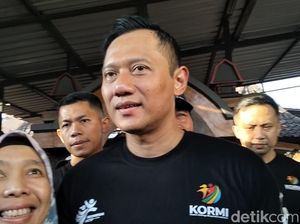 AHY Jogging di CFD Mataram, Dikerubungi Emak-emak hingga Cicip Soto Legendaris AHY Jogging di CFD Mataram, Dikerubungi Emak-emak hingga Cicip Soto Legendaris