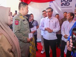 Menaker Pantau Penyaluran Bantuan Subsidi Upah di Kota Makassar