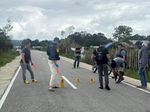 Tukang Ojek di Paniai Ditikam 3 OTK Usai Antar Penumpang Wanita ke Pasar Tukang Ojek di Paniai Ditikam 3 OTK Usai Antar Penumpang Wanita ke Pasar