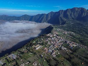 Suhu Bromo Kian Menggigit di Puncak Kemarau Suhu Bromo Kian Menggigit di Puncak Kemarau