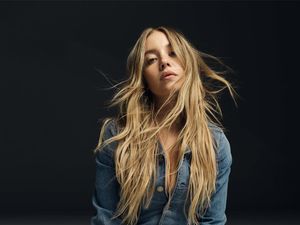 Iklan Sydney Sweeney untuk American Eagle Dituding Sebarkan Propaganda Nazi Iklan Sydney Sweeney untuk American Eagle Dituding Sebarkan Propaganda Nazi