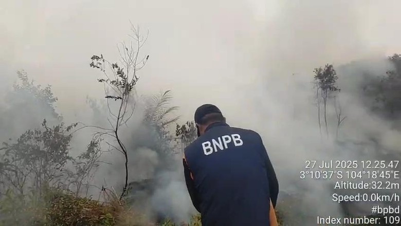 Karhutla di Muara Enim Meluas 6 Hektare, Personel Bagi Tim Padamkan Api
