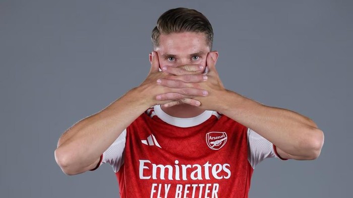 Usai sudah perjuangan Arsenal mendapatkan Viktor Gyokeres dari Sporting CP. Meriam London mengumumkan kedatangan striker asal Swedia itu, Minggu (27/7/2025) dini hari WIB.