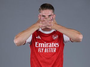 Video Gyokeres Resmi Berseragam Arsenal!