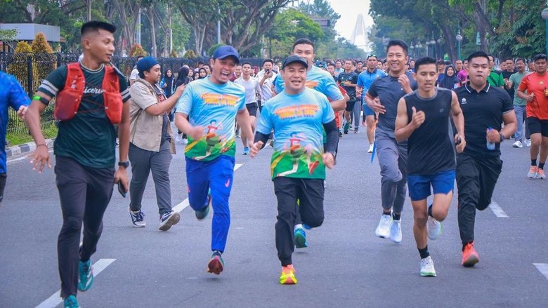 Walkot Pekanbaru Puji Kolaborasi Semua Pihak Padamkan Karhutla di Riau