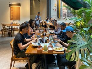 Kisah Gen Z di Balik WFCJournal, Komunitas Kerja dari Kafe di Jakarta Kisah Gen Z di Balik WFCJournal, Komunitas Kerja dari Kafe di Jakarta