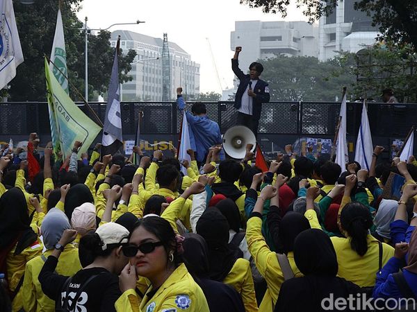 Aksi Unjuk Rasa Mahasiswa Kritik Kinerja Pemerintah