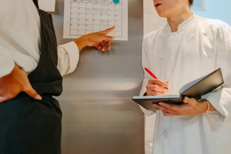 Merendahkan Influencer yang Punya Followers Sedikit, Chef Ini Dipecat