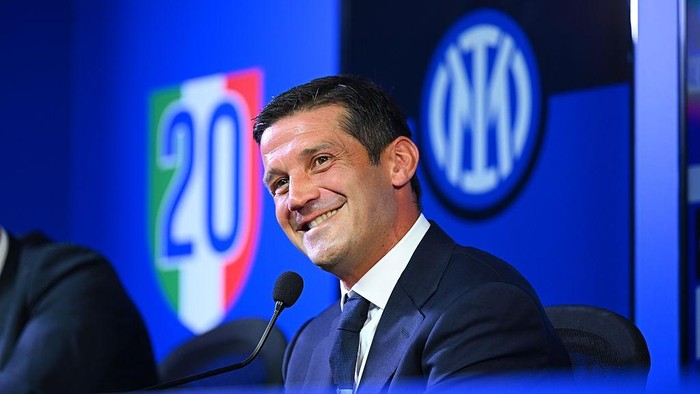 COMO, ITALY - JULY 28: Head Coach Cristian Chivu of FC Internazionale speaks to the Media during the press conference at BPER Training Centre at Appiano Gentile on July 28, 2025 in Como, Italy. (Photo by Mattia Pistoia - Inter/Inter via Getty Images)
