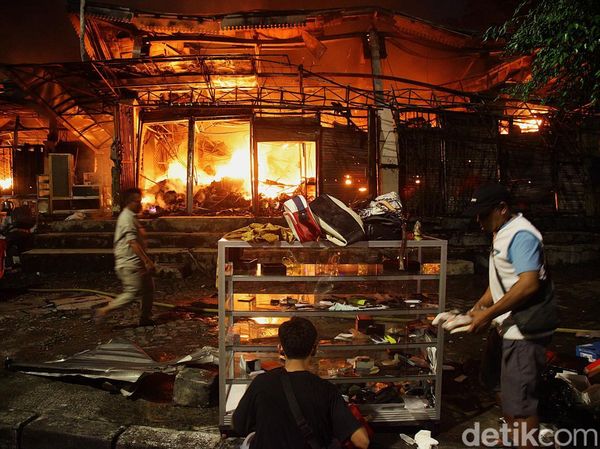 Bingkai Sepekan: Kebakaran Pasar Taman Puring-Wafatnya 2 Tokoh Indonesia