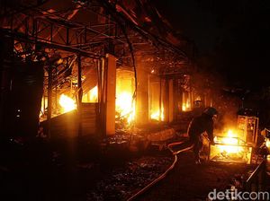 Rute Transjakarta Koridor 13 Kembali Normal Usai Kebakaran Pasar Taman Puring Rute Transjakarta Koridor 13 Kembali Normal Usai Kebakaran Pasar Taman Puring